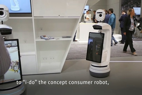 大手ロボットメーカーのクーカ(KUKA)が家庭用サービスロボット「i-do」を展示！ハノーバーフェア2018で