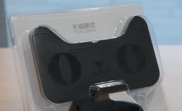 中国Alibabaのスマートスピーカー「Tmall Genie」にスマホをセットして猫ロボット化するアタッチメントホルダーが凄い