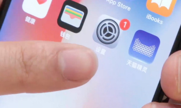 中国Alibabaのスマートスピーカー「Tmall Genie」にスマホをセットして猫ロボット化するアタッチメントホルダーが凄い