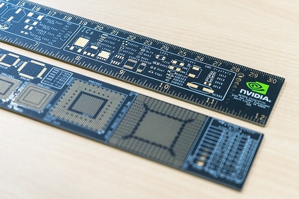SNSで話題の幻のアイテム「NVIDIA定規」(ルーラー)を5名様に【ロボスタプレゼント】