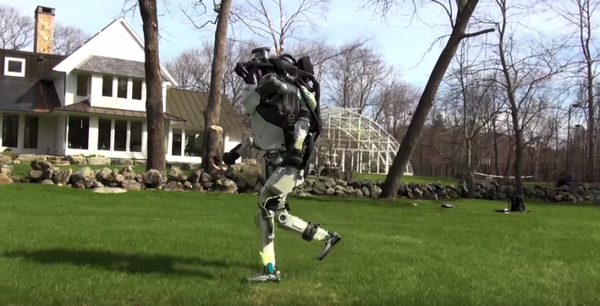 ジョギングしたり、オフィスを歩き回ったり　ボストン・ダイナミクスのロボットの進化がやばい