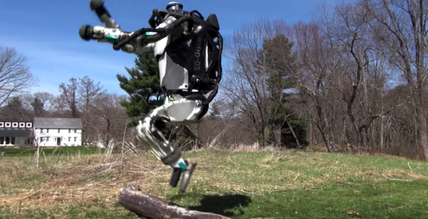 ジョギングしたり、オフィスを歩き回ったり　ボストン・ダイナミクスのロボットの進化がやばい