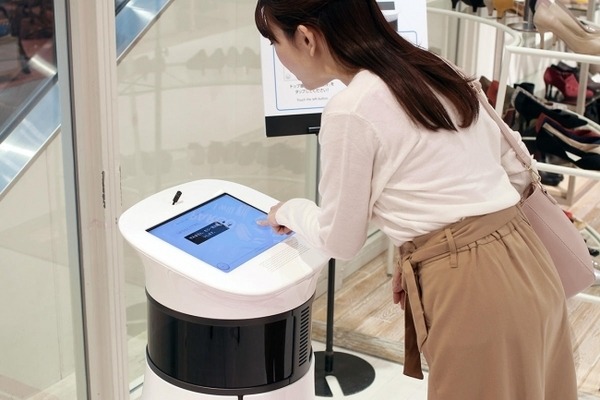 名古屋パルコでロボットが「棚卸業務」の実証実験　電子タグ読み取り在庫を集計
