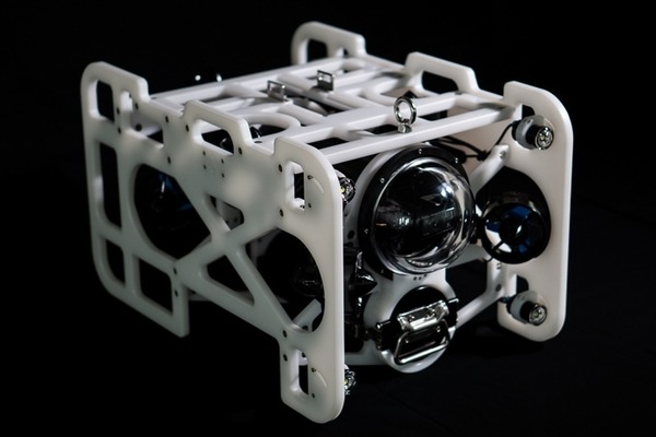 手軽に深海調査ができる水中ドローン「FullDepth DiveUnit300」が発表　300mの深海まで探査可能