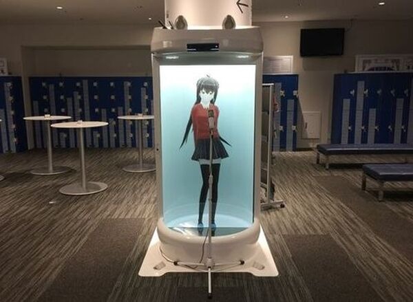 【等身大】「トイレはどこ?」美少女キャラクターがご案内！コミュニケーションやダンスも楽しめる立体型サイネージがついに登場