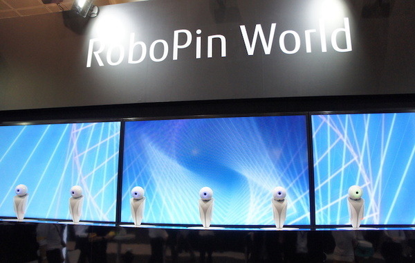 【富士通フォーラム 2018レポート】VRツールを使ったロボピンの振り付けやロボットのビジネス活用