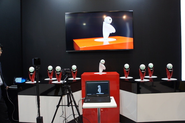 【富士通フォーラム 2018レポート】VRツールを使ったロボピンの振り付けやロボットのビジネス活用