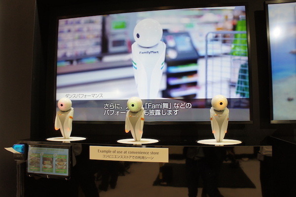【富士通フォーラム 2018レポート】VRツールを使ったロボピンの振り付けやロボットのビジネス活用