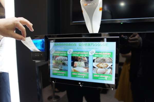 【富士通フォーラム 2018レポート】VRツールを使ったロボピンの振り付けやロボットのビジネス活用