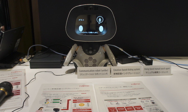 【富士通フォーラム 2018レポート】VRツールを使ったロボピンの振り付けやロボットのビジネス活用