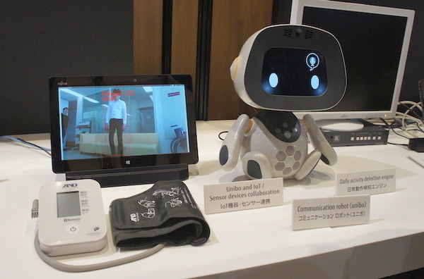【富士通フォーラム 2018レポート】VRツールを使ったロボピンの振り付けやロボットのビジネス活用