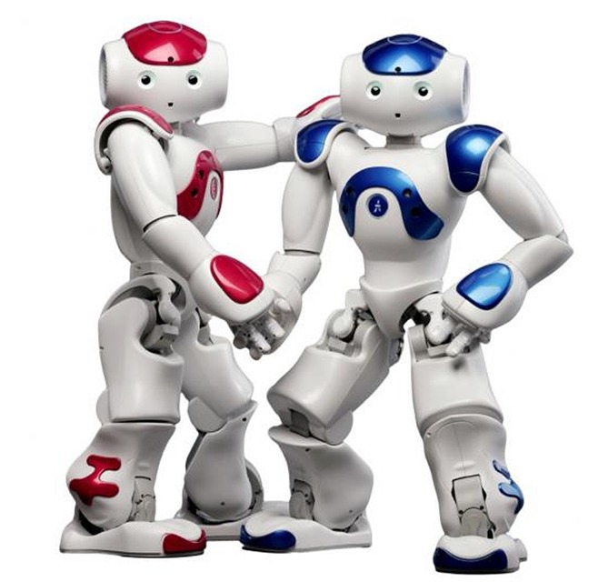 人型ロボットが私たちの先生！小学3年生向けの授業で英語発音の「外国語指導助手」にロボット「NAO」を起用