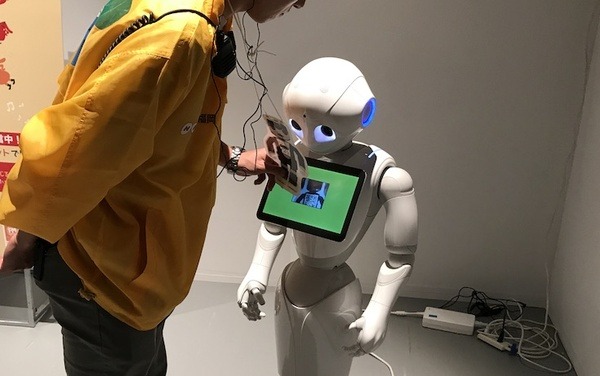 ロボホンやPepper、Xperia Hello!も活躍する防災イベント、NHK福岡放送局で開催！子ども達もロボットと防災サバイバル体験