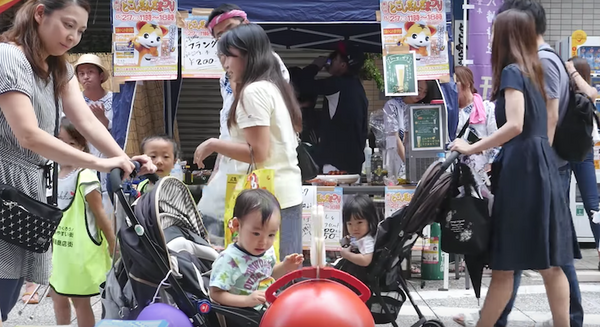 集客力バツグン！ 拍手ロボット「ビッグクラッピー」がついに発売　価格は35万円