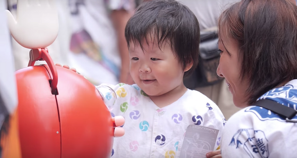 集客力バツグン！ 拍手ロボット「ビッグクラッピー」がついに発売　価格は35万円