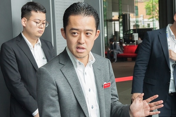 三菱地所が自動運転掃除ロボットの実証実験デモを公開 (1) ソフトバンクロボティクスの大型スクラバー「RS26」の特徴と機能