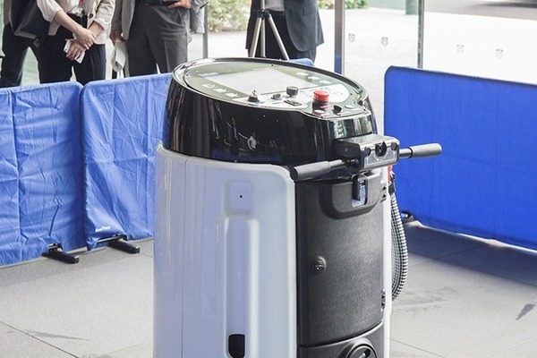 清掃業界の高齢化とスタッフ不足に挑む！三菱地所が日本信号の自動運転掃除ロボット「クリナボ」の実証実験デモを公開 (2)