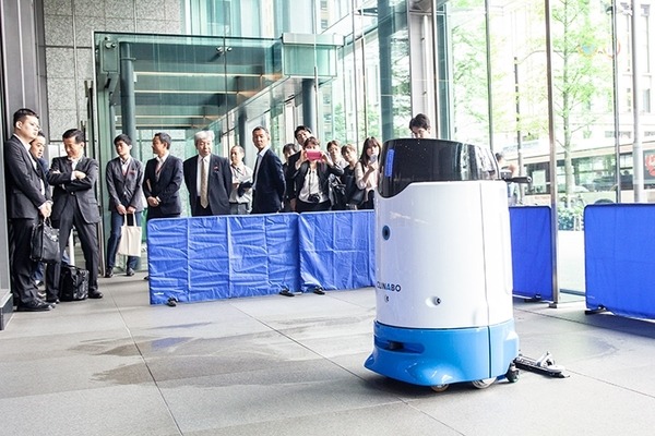 清掃業界の高齢化とスタッフ不足に挑む！三菱地所が日本信号の自動運転掃除ロボット「クリナボ」の実証実験デモを公開 (2)