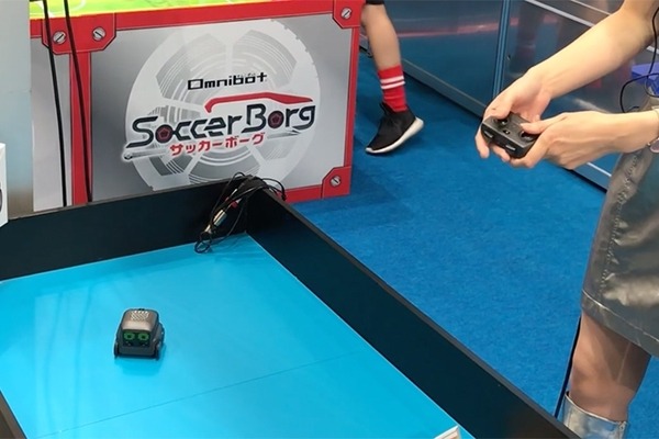 【速報】タカラトミーがオムニボットの新製品「ハロー！QB」を発表！表情豊かでハンドジェスチャーが楽しい友だちロボット