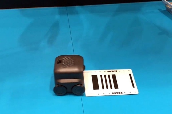 【速報】タカラトミーがオムニボットの新製品「ハロー！QB」を発表！表情豊かでハンドジェスチャーが楽しい友だちロボット