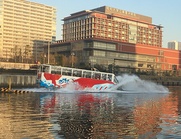 芝浦工大の学生とロボットが英語でクルーズガイド、東雲運河で夏の船カフェを開催へ