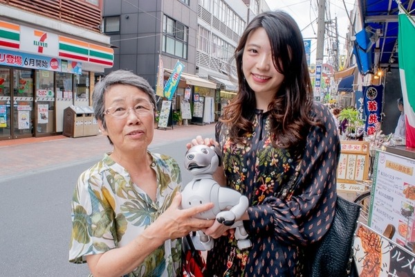 【aiboと散歩】ぶっちゃけ犬型ロボットって、おじいちゃんおばあちゃんに受け入れられるの？