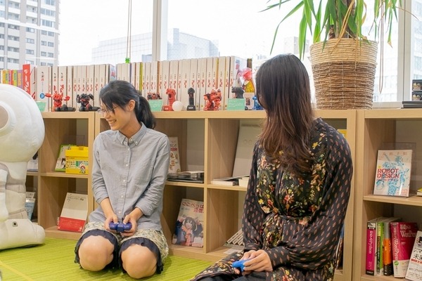 【W杯開幕記念】おじさんもお姉さんも熱中！ 「サッカーボーグ」6体で試合してみた！