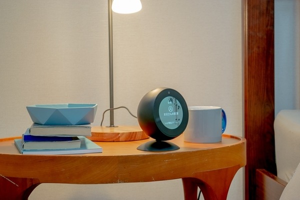 アマゾン、丸画面付きの可愛いエコー「Echo Spot」を日本発売　価格は1万5千円、出荷開始は7月26日