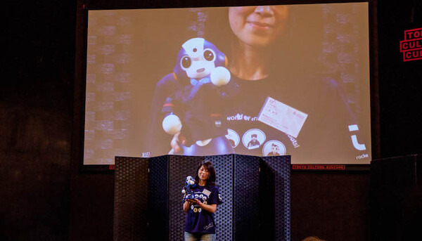 10種のロボットが集結！ 衣装をまとったロボットファッションショー「ロボコレ2018」が開催