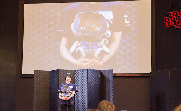 10種のロボットが集結！ 衣装をまとったロボットファッションショー「ロボコレ2018」が開催