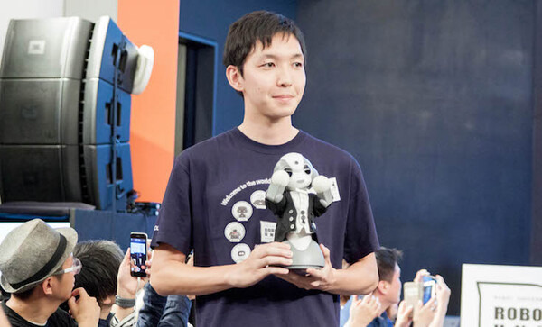 10種のロボットが集結！ 衣装をまとったロボットファッションショー「ロボコレ2018」が開催