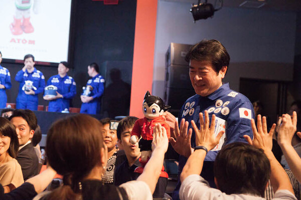 10種のロボットが集結！ 衣装をまとったロボットファッションショー「ロボコレ2018」が開催