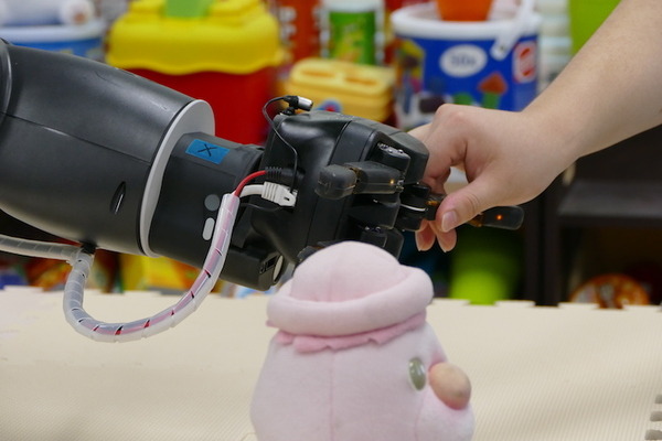 概念や言語を学習し家庭内作業をこなせる汎用ロボットへの道　電通大 長井研究室の取り組み 産学官連携DAYから