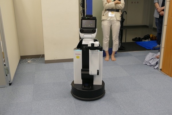 概念や言語を学習し家庭内作業をこなせる汎用ロボットへの道　電通大 長井研究室の取り組み 産学官連携DAYから