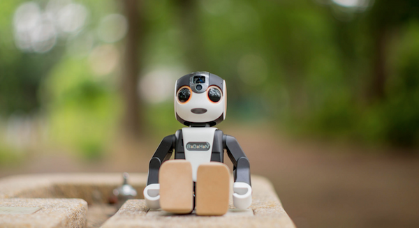 ロボットクリエイターの高橋智隆さんがロボスタオフィスにやってきた！ 高橋さんのロボットが愛される理由とは