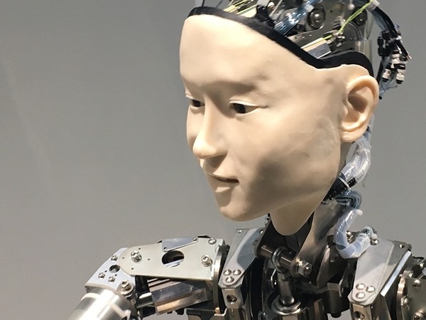 あの機械人間「オルタ2」が人間のオーケストラを指揮して歌う！アンドロイド・オペラ「Scary Beauty」日本で上演