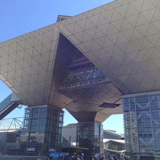 「第42回 国際福祉機器展 H.C.R.2015」で活躍するサービスロボットを見に行ってきた。