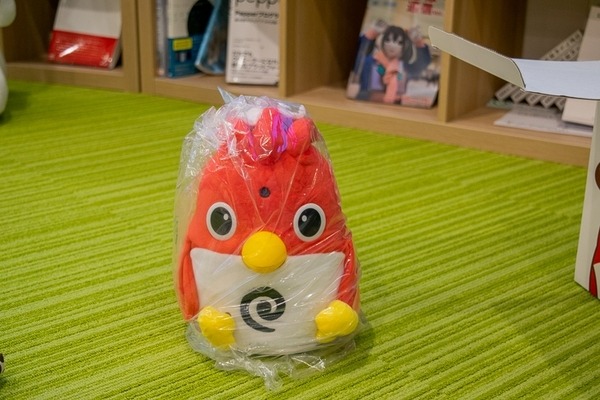 英会話ロボット「Charpy（チャーピー）」開封の儀！ aiboも興味津々