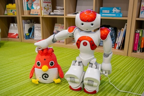 英会話ロボット「Charpy（チャーピー）」開封の儀！ aiboも興味津々