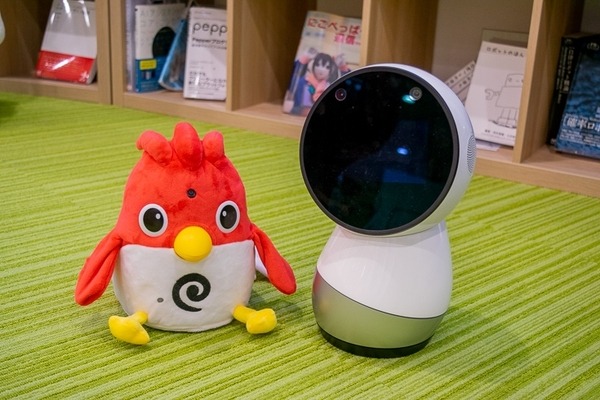 英会話ロボット「Charpy（チャーピー）」開封の儀！ aiboも興味津々