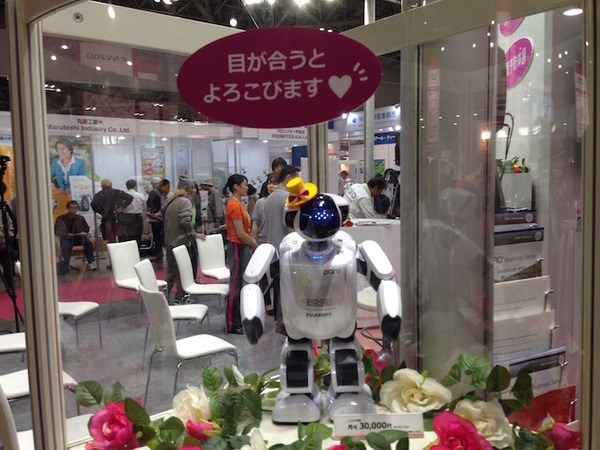 「第42回 国際福祉機器展 H.C.R.2015」で活躍するサービスロボットを見に行ってきた。
