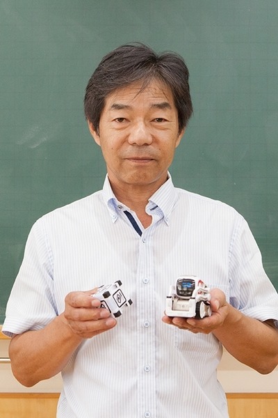 AIロボット「COZMO」のプログラミング授業を子ども達が笑顔で体験！「タカラトミー出張授業」千葉・風早南部小学校で