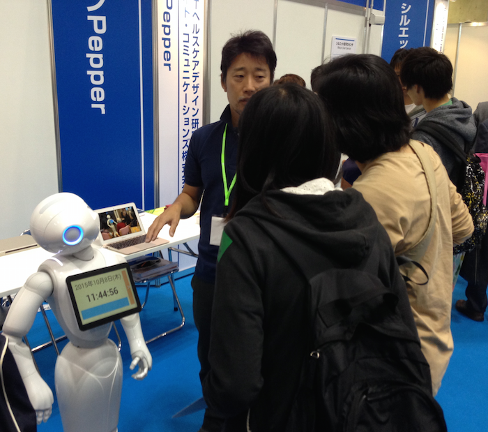 「第42回 国際福祉機器展 H.C.R.2015」で活躍するサービスロボットを見に行ってきた。