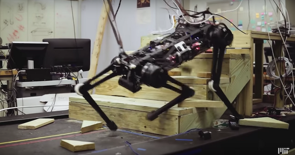 MIT開発の四足歩行ロボット「Cheetah 3」は大ジャンプができ、視覚情報なしで階段をのぼる