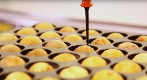 たこ焼きを作るロボットが更に進化！串焼きを焼いたり、牛丼の盛りつけをしたり、人と協働する調理ロボット