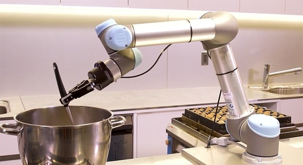 たこ焼きを作るロボットが更に進化！串焼きを焼いたり、牛丼の盛りつけをしたり、人と協働する調理ロボット