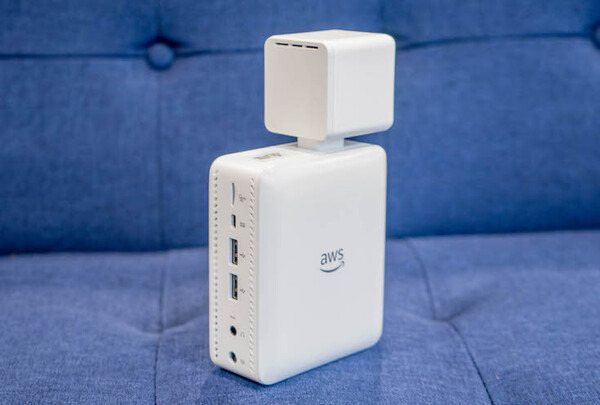 【レビュー】手軽に深層学習が始められる「AWS DeepLens」をゲット！さっそく開封の儀