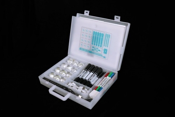 世界最小のプログラミング教育ロボット「Ozobot」の教材セット、指導案アイディア集や配布資料も入ったクラスルームキットを発表