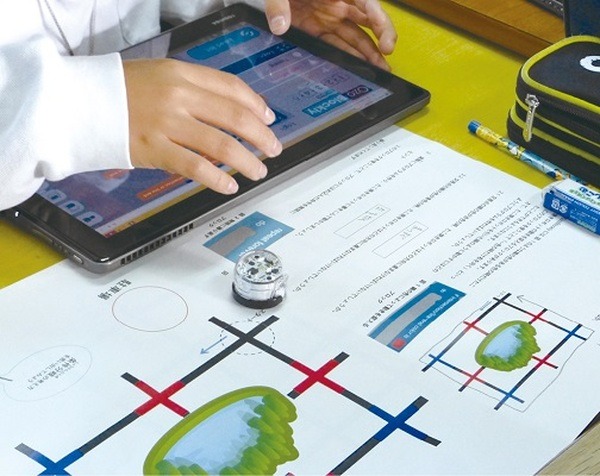 世界最小のプログラミング教育ロボット「Ozobot」の教材セット、指導案アイディア集や配布資料も入ったクラスルームキットを発表