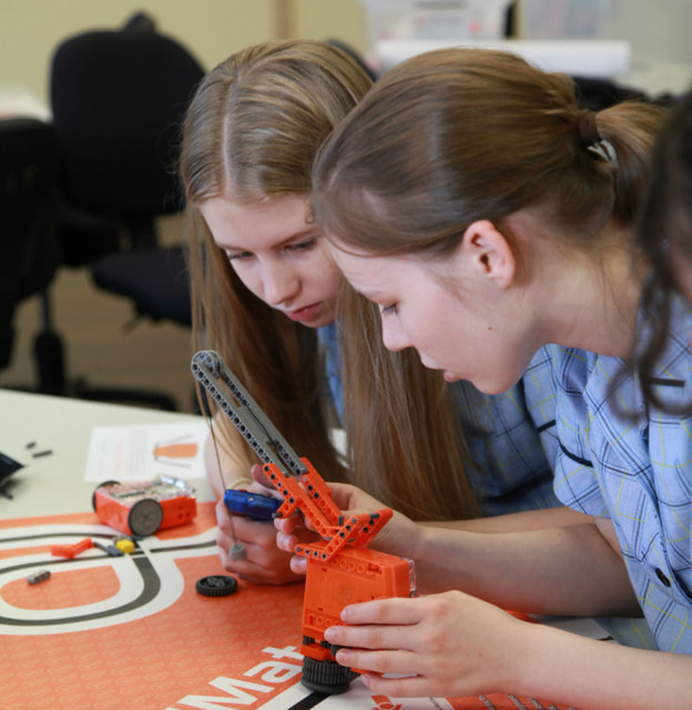 自分でプログラムできるロボット「エジソン」を使った「小学生向け親子ロボットプログラミング教室」を「N2i」が名古屋で開催　8月19日(日)